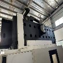 2016年华群2212龙门铣床，工作台，55宽线规，三轴行程.